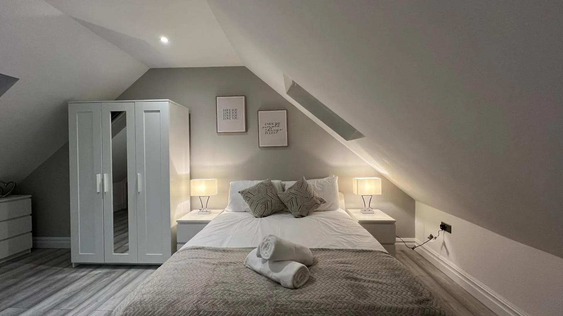 Lejlighed Modern 3 Bed Flat - City Centre - Free Parking Cardiff