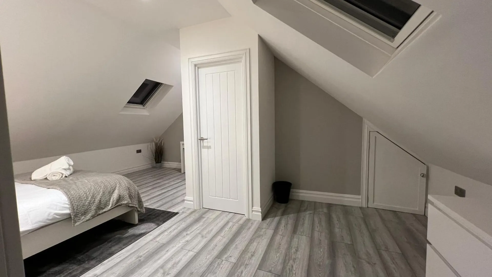 Modern 3 Bed Flat - City Centre - Free Parking Cardiff